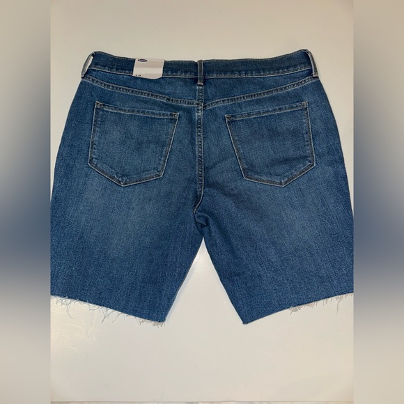 NWT Old Navy Women’s Bermuda Shorts Size 12 Denim 9” Inseam Frayed Hem Casual - Picture 6 of 6